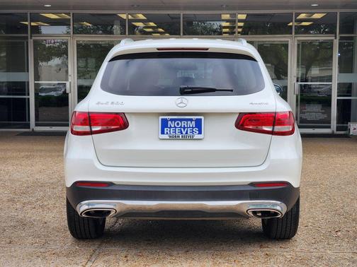 White 2018 Mercedes-Benz GLC 300 4MATIC