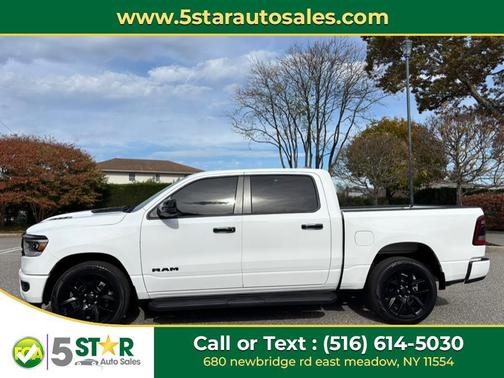 Bright White Clearcoat 2023 RAM 1500 Laramie