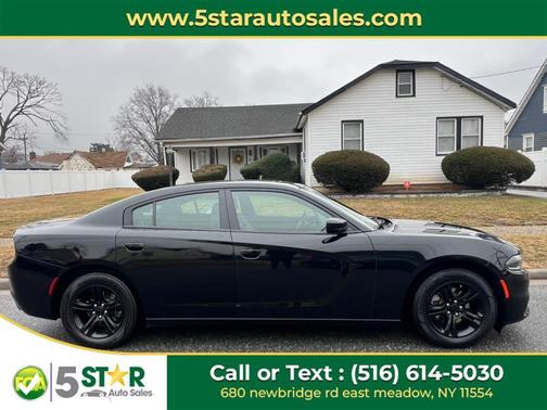 Pitch Black Clearcoat 2021 Dodge Charger SXT