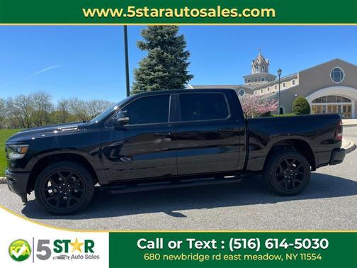 Diamond Black Crystal Pearlcoat 2022 RAM 1500 Sport