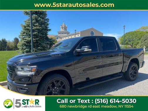 Diamond Black Crystal Pearlcoat 2022 RAM 1500 Sport