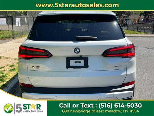 Mineral White Metallic 2021 BMW X5 xDrive40i