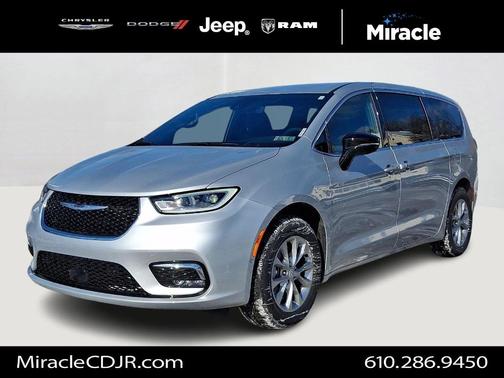 Silver Mist Clearcoat 2026 Chrysler Pacifica Select