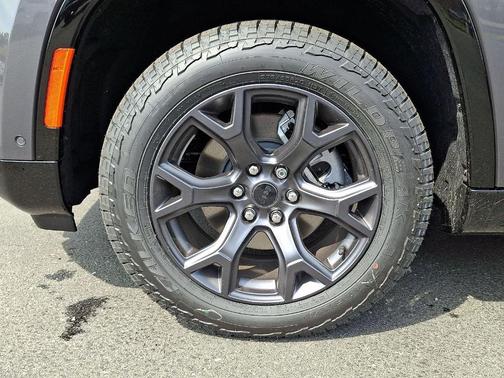 Metallic 2026 Jeep Grand Wagoneer Base