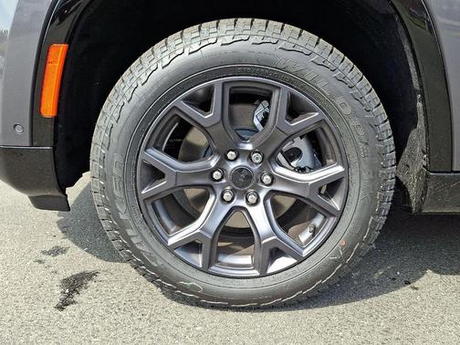 Metallic 2026 Jeep Grand Wagoneer Base