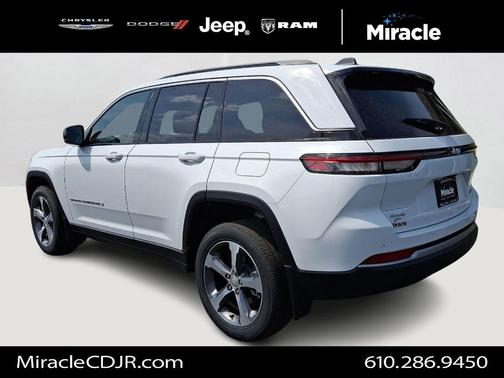 Bright White Clearcoat 2026 Jeep Grand Cherokee Limited