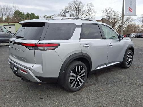 2023 Nissan Pathfinder Platinum