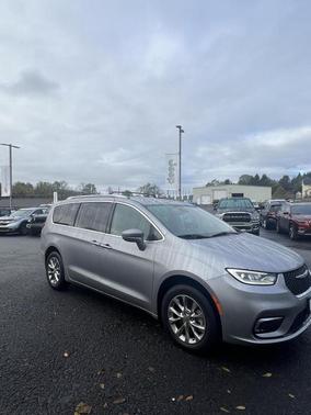 2021 Chrysler Pacifica Touring-L