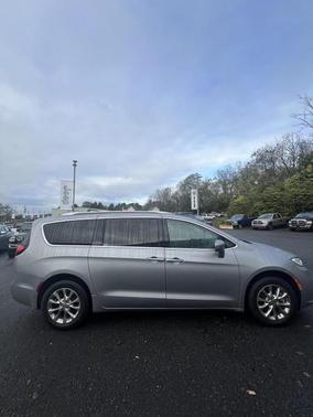 2021 Chrysler Pacifica Touring-L