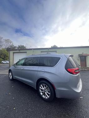 2021 Chrysler Pacifica Touring-L