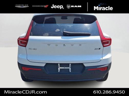 2024 Volvo XC40 B5 Plus Dark Theme