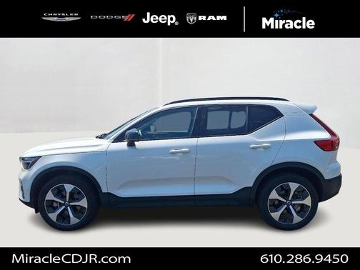 2024 Volvo XC40 B5 Plus Dark Theme