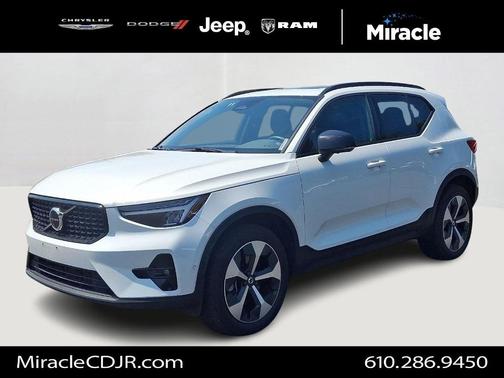 2024 Volvo XC40 B5 Plus Dark Theme