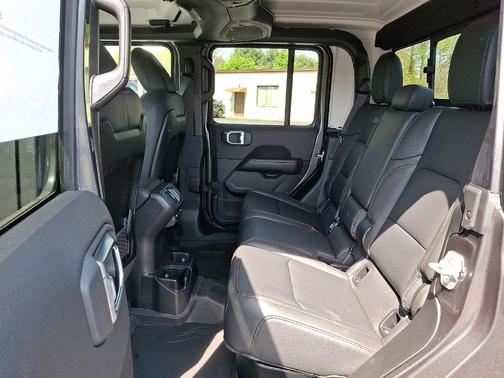 Granite Crystal Clearcoat Metallic 2026 Jeep Gladiator Texas Trail