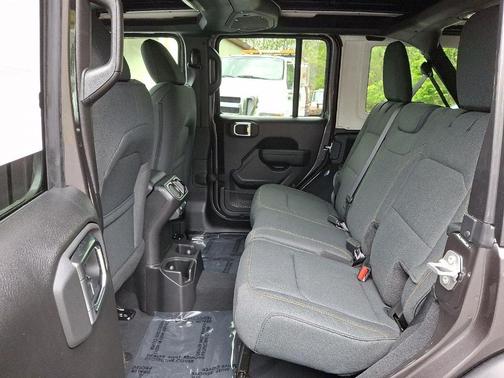 Granite Crystal Clearcoat Metallic 2026 Jeep Wrangler Sport