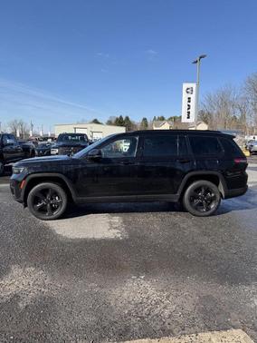 2022 Jeep Grand Cherokee L Laredo