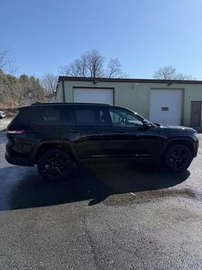 2022 Jeep Grand Cherokee L Laredo