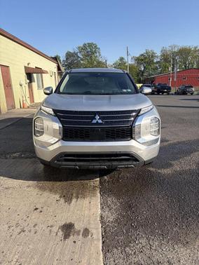 Alloy Silver Metallic 2022 Mitsubishi Outlander ES
