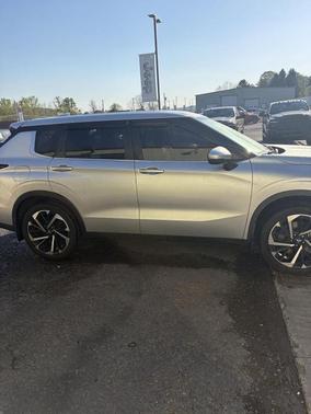 Alloy Silver Metallic 2022 Mitsubishi Outlander ES