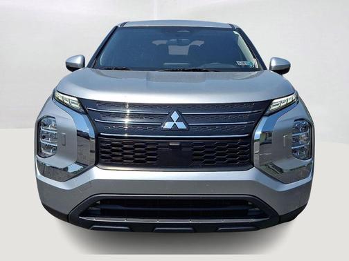 Alloy Silver Metallic 2022 Mitsubishi Outlander ES