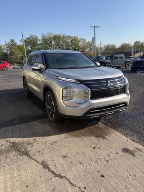 Alloy Silver Metallic 2022 Mitsubishi Outlander ES