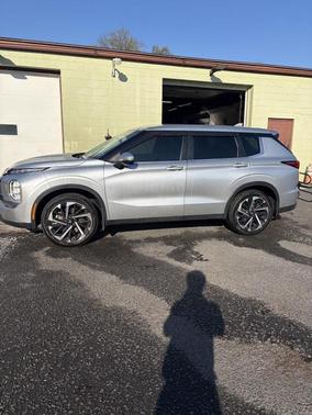 Alloy Silver Metallic 2022 Mitsubishi Outlander ES