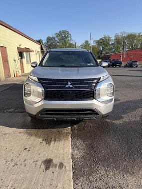 Alloy Silver Metallic 2022 Mitsubishi Outlander ES