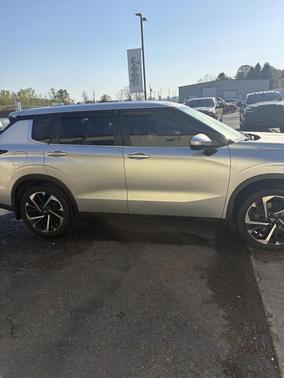 Alloy Silver Metallic 2022 Mitsubishi Outlander ES
