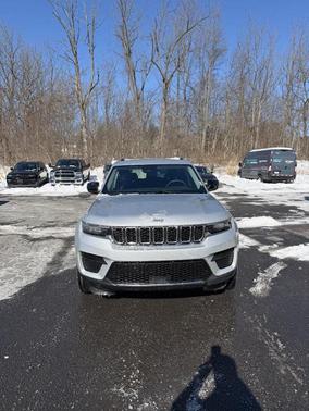 2023 Jeep Grand Cherokee Laredo
