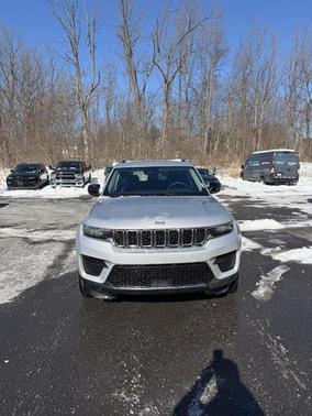 2023 Jeep Grand Cherokee Laredo