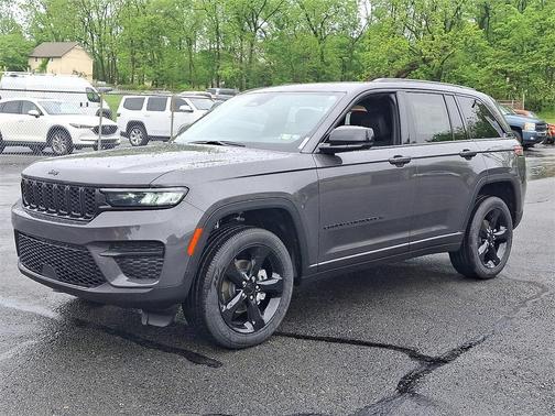 2025 Jeep Grand Cherokee Laredo