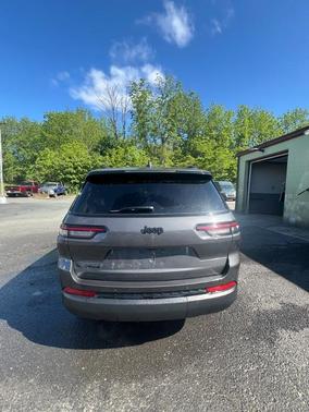 2022 Jeep Grand Cherokee L Laredo