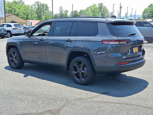 2022 Jeep Grand Cherokee L Laredo