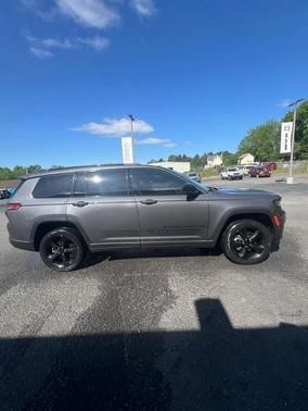 2022 Jeep Grand Cherokee L Laredo