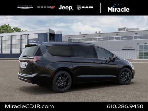 Diamond Black 2026 Chrysler Pacifica Limited