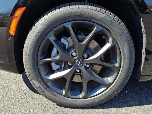 Diamond Black 2026 Chrysler Pacifica Limited