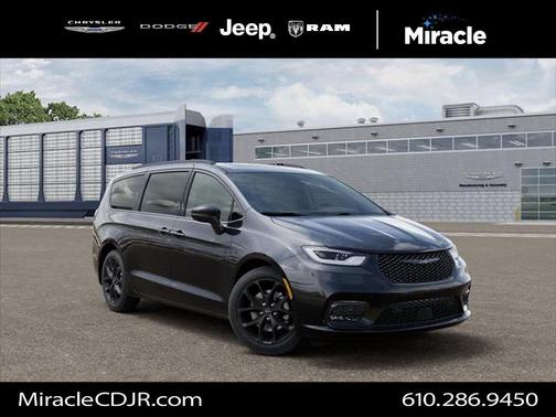 Diamond Black 2026 Chrysler Pacifica Limited