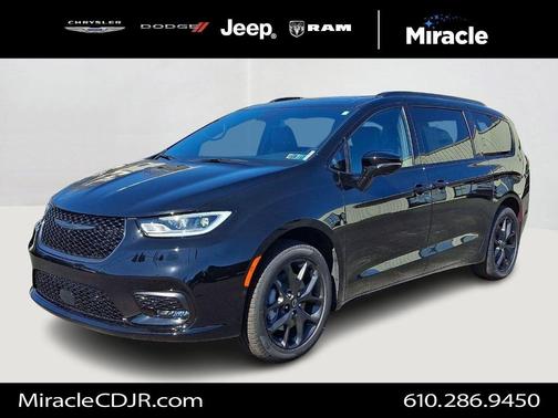 Diamond Black 2026 Chrysler Pacifica Limited