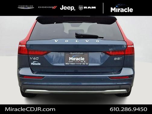 2025 Volvo V60 Cross Country B5 Plus