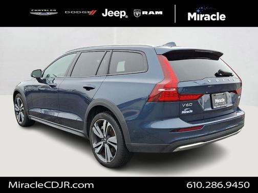 2025 Volvo V60 Cross Country B5 Plus