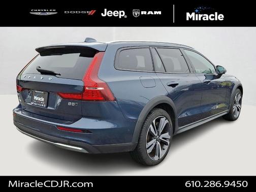 2025 Volvo V60 Cross Country B5 Plus