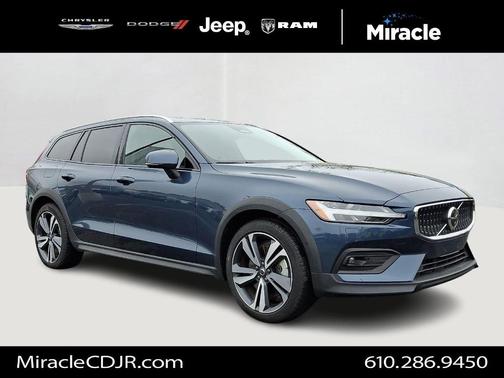 2025 Volvo V60 Cross Country B5 Plus