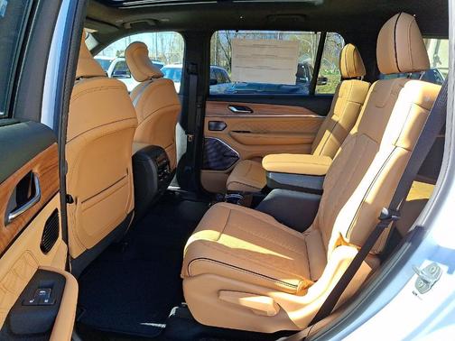 Bright White Clearcoat 2026 Jeep Grand Cherokee L Summit