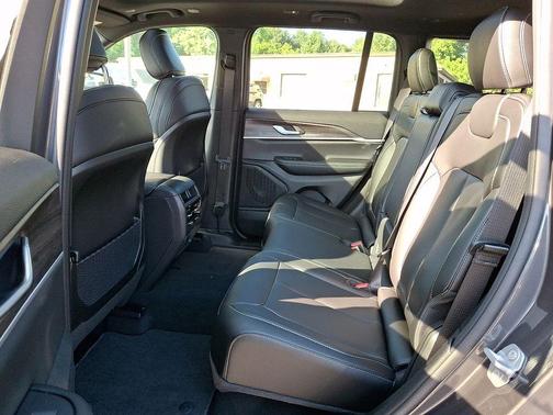 Metallic 2025 Jeep Grand Cherokee Limited