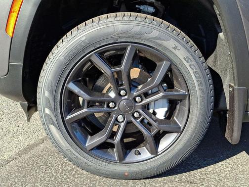 Metallic 2025 Jeep Grand Cherokee Limited