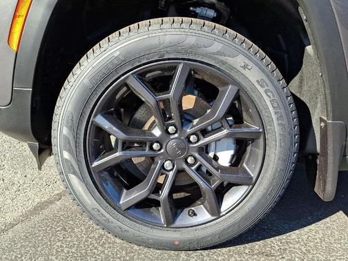 Metallic 2025 Jeep Grand Cherokee Limited