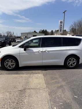 Bright White Clearcoat 2024 Chrysler Pacifica Limited