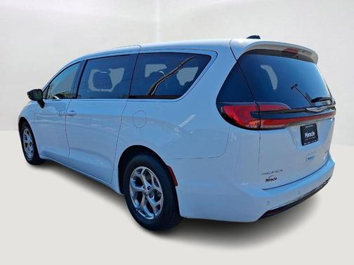 Bright White Clearcoat 2024 Chrysler Pacifica Limited