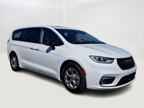 Bright White Clearcoat 2024 Chrysler Pacifica Limited