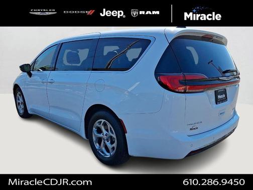 Bright White Clearcoat 2024 Chrysler Pacifica Limited